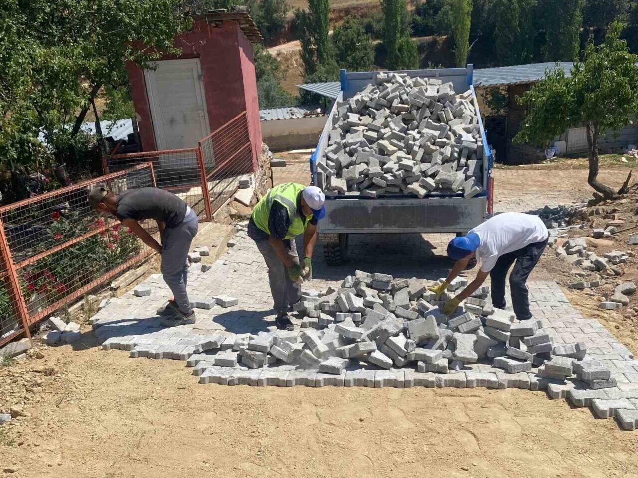 Bozdoğan Belediyesi Yeşilçam mahallesinde çalışmalara devam ediyor