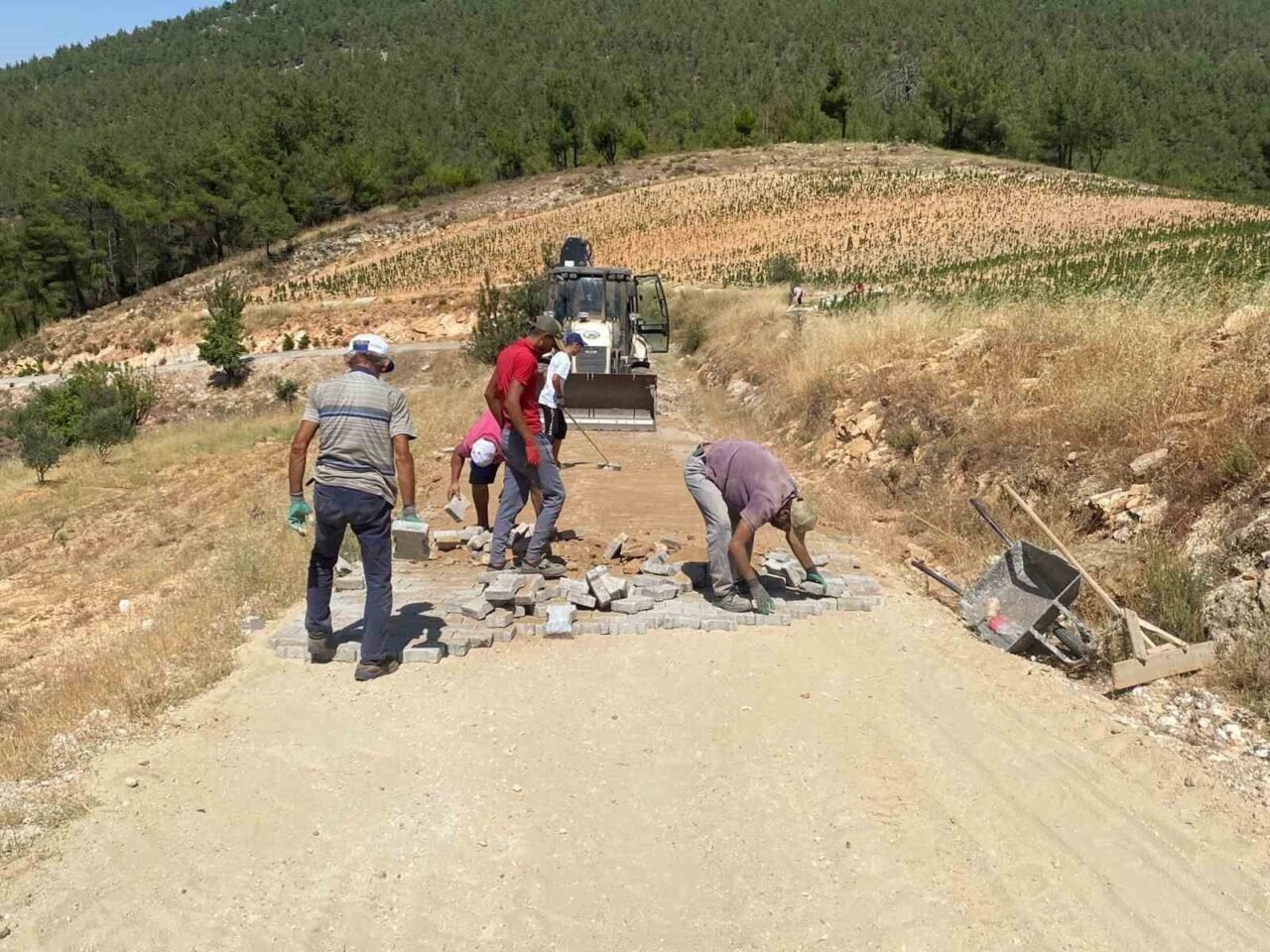 Bozdoğan Belediyesi Yeşilçam mahallesinde çalışmalara devam ediyor Bozdoğan Belediyesi Yeşilçam mahallesinde çalışmalara devam ediyor