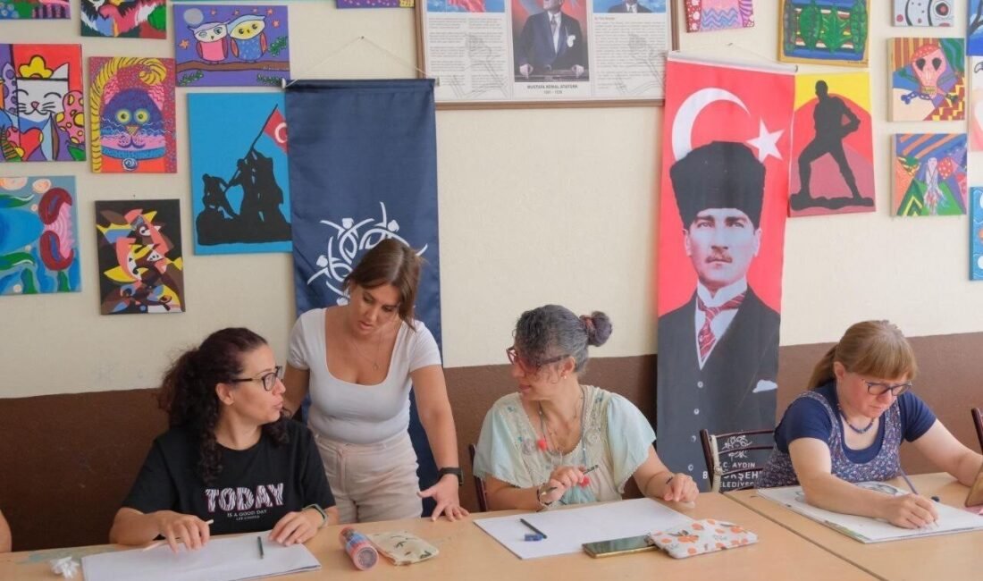 Aydın Büyükşehir Belediyesi’nin yaz kursları kapsamında yetişkinlere yönelik başlattığı resim