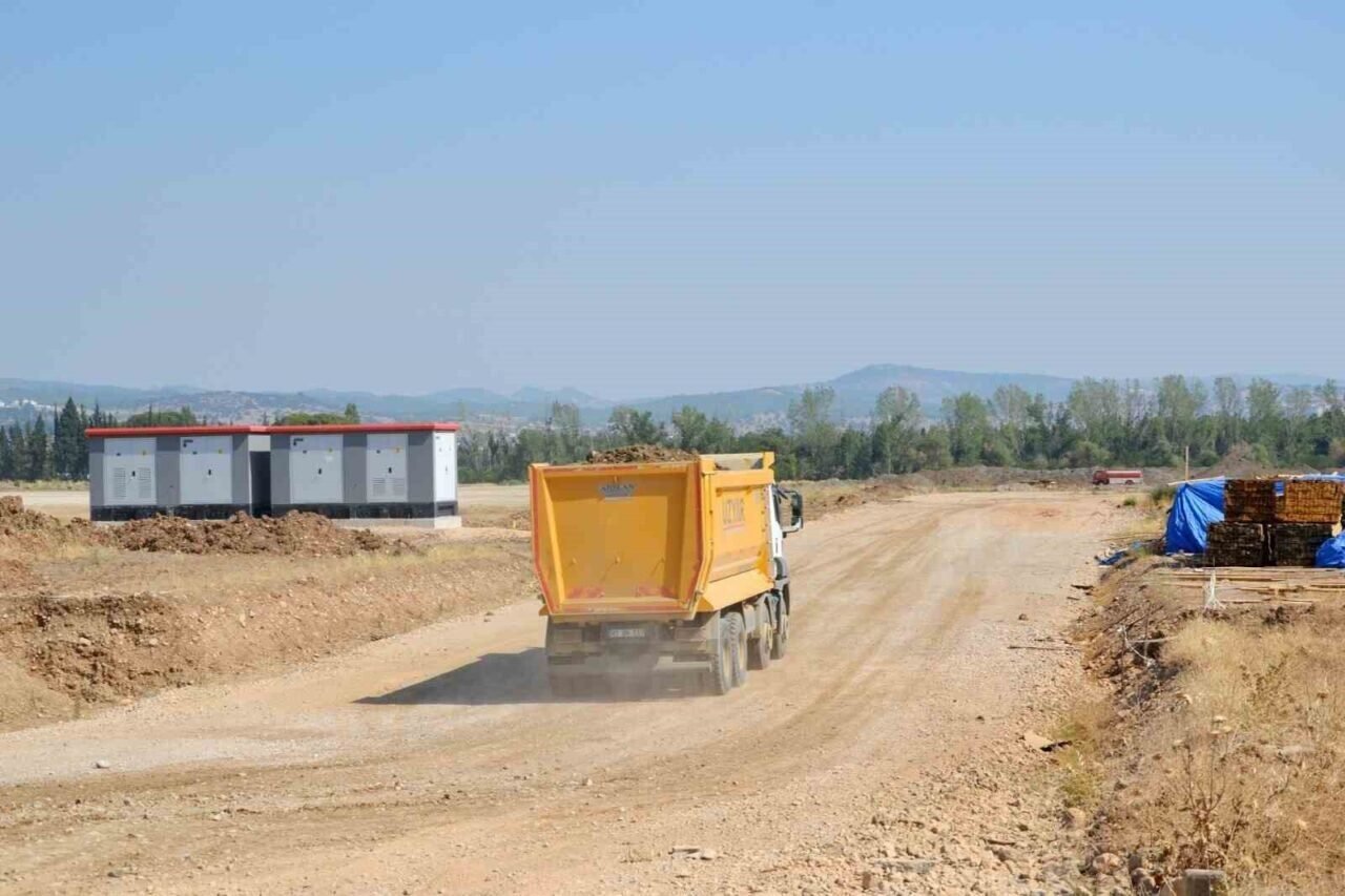 BYD’nin Manisa’daki fabrika sahasında yeniden hareketlilik başladı BYD’nin Manisa’daki fabrika sahasında yeniden hareketlilik başladı
