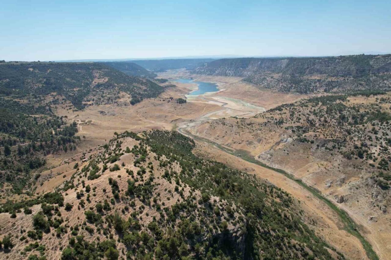 Çal Kısık Kanyonu Menderes’in kurumasıyla tüm ihtişamını kaybetti