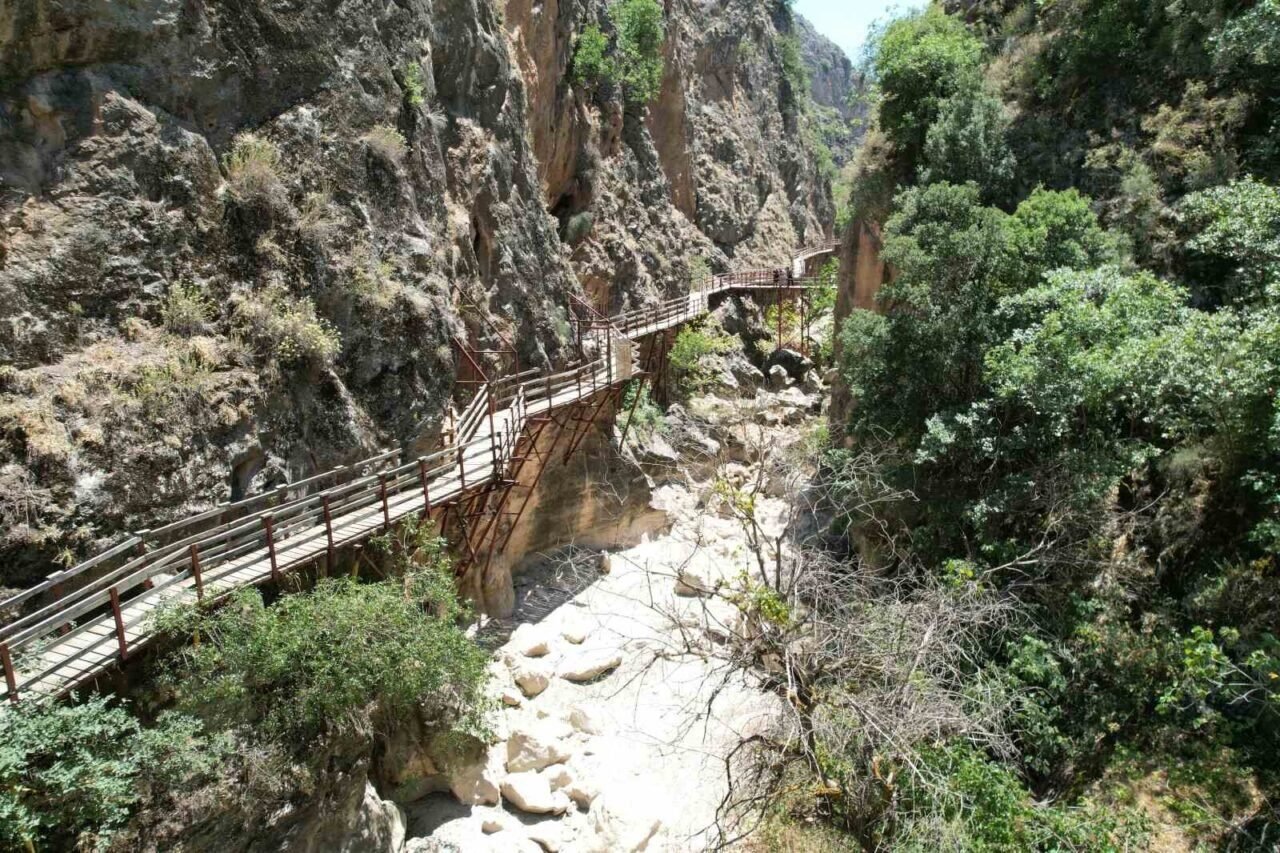 Çal Kısık Kanyonu Menderes’in kurumasıyla tüm ihtişamını kaybetti