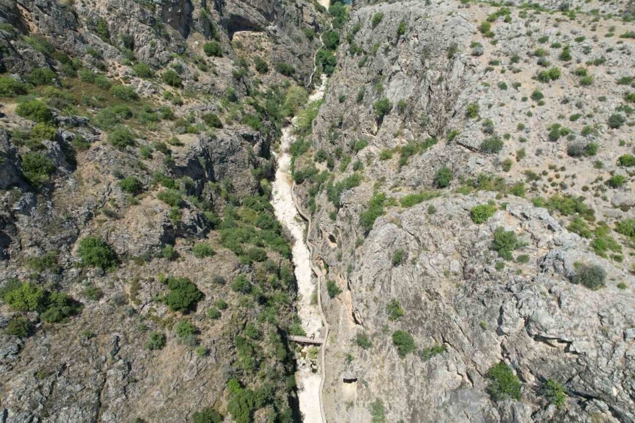 Çal Kısık Kanyonu Menderes’in kurumasıyla tüm ihtişamını kaybetti
