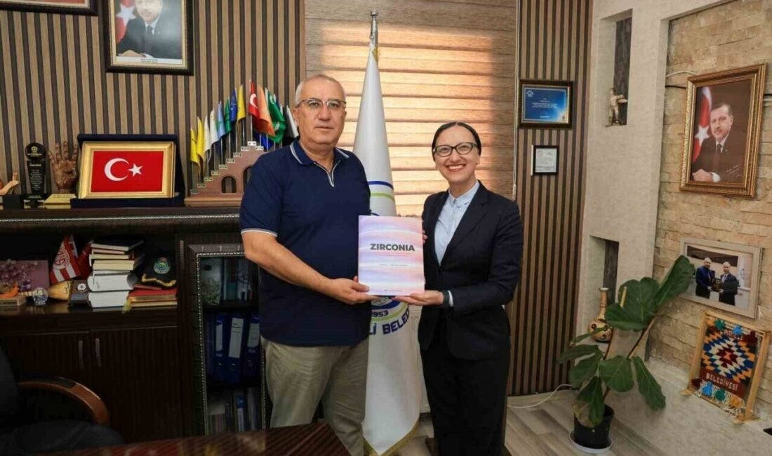 Denizli’nin Çameli Belediye Başkanı Cengiz Arslan, diş cerrahisi alanında “Fellowship