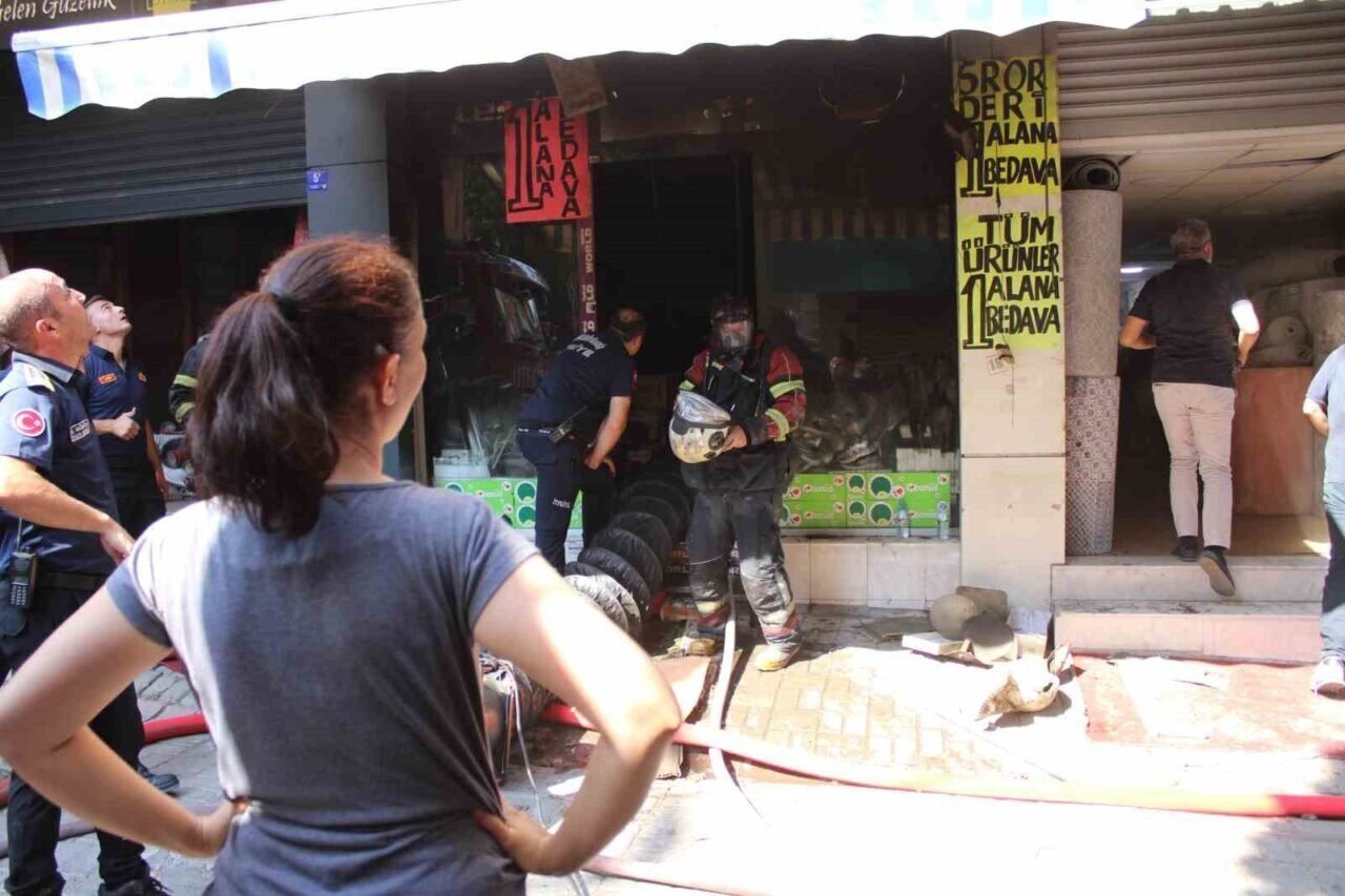 Çarşıyı duman sardı, göz gözü görmedi