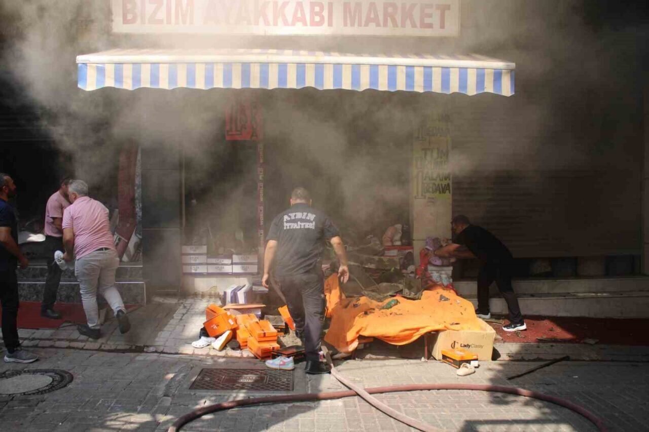 Çarşıyı duman sardı, göz gözü görmedi