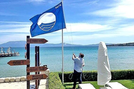 Çeşme’de 14 plaj ve 2 marinada Mavi Bayrak dalgalanacak