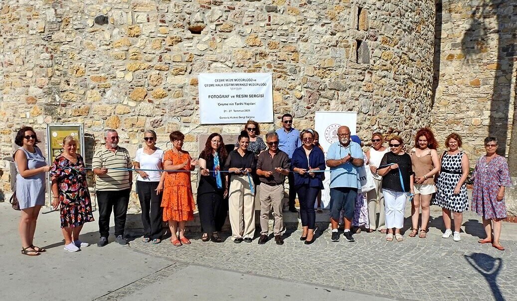 Çeşme’nin tarihi yapıları resim ve fotoğraf karelerinde hayat buldu