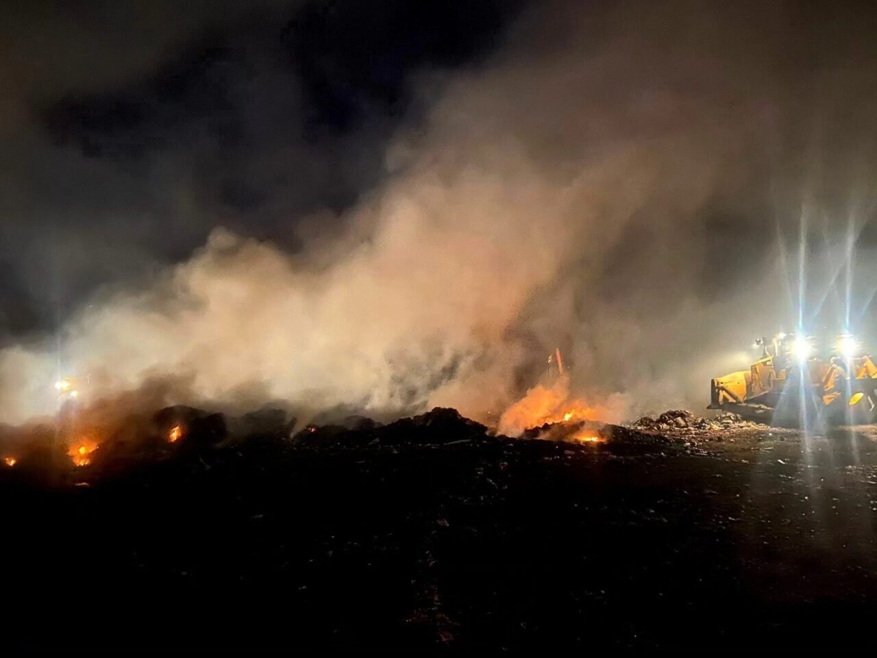 Çöplük yangını Tavas Belediyesi ve ormancıların çabaları sonucu söndürüldü