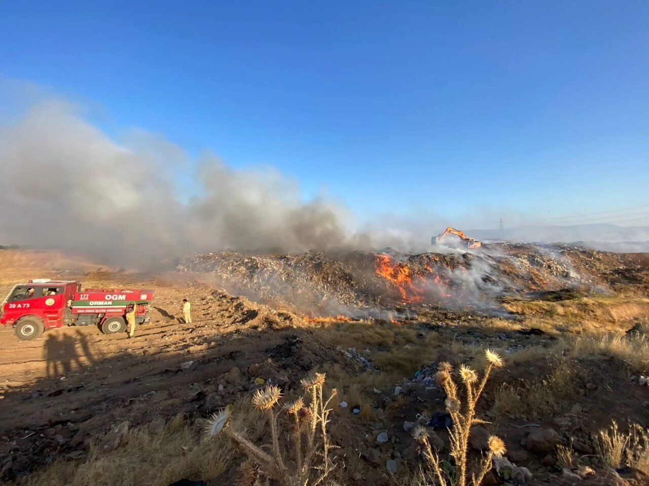 Çöplük yangını Tavas Belediyesi ve ormancıların çabaları sonucu söndürüldü