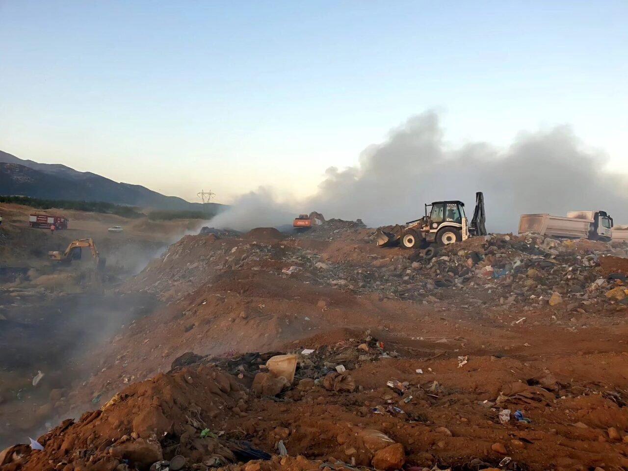 Çöplük yangını Tavas Belediyesi ve ormancıların çabaları sonucu söndürüldü