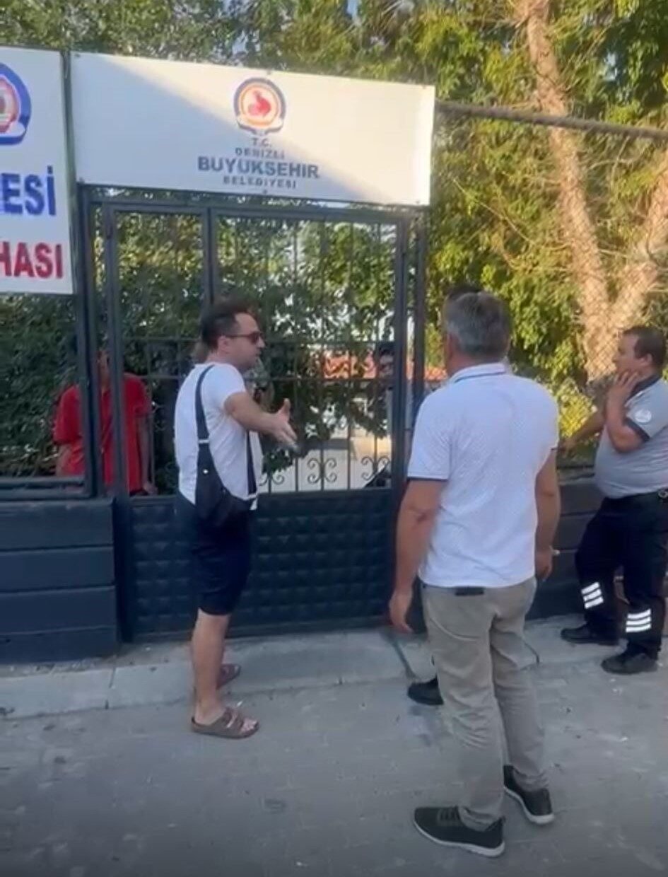 Denizli Büyükşehir Belediyesi sporcuların ailelerini sahaya almadı
