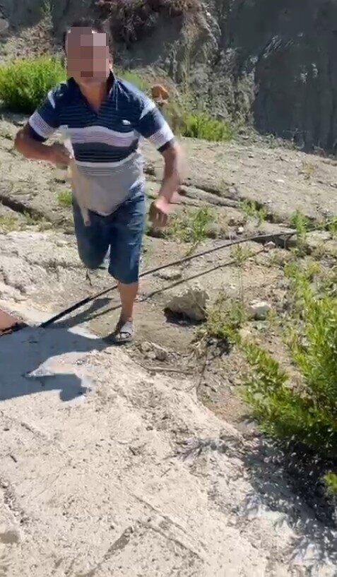 Depodan izinsiz su çekimini denetleyen personelin burnunu kırdı Depodan izinsiz su çekimini denetleyen personelin burnunu kırdı
