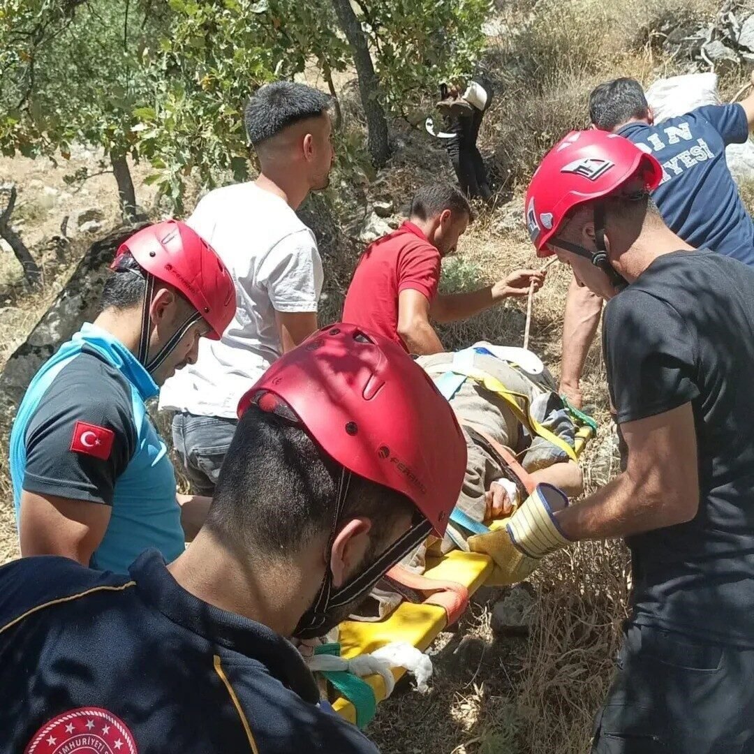 Dere kenarına düşen ve baygın halde bulunan yaşlı adam kurtarıldı