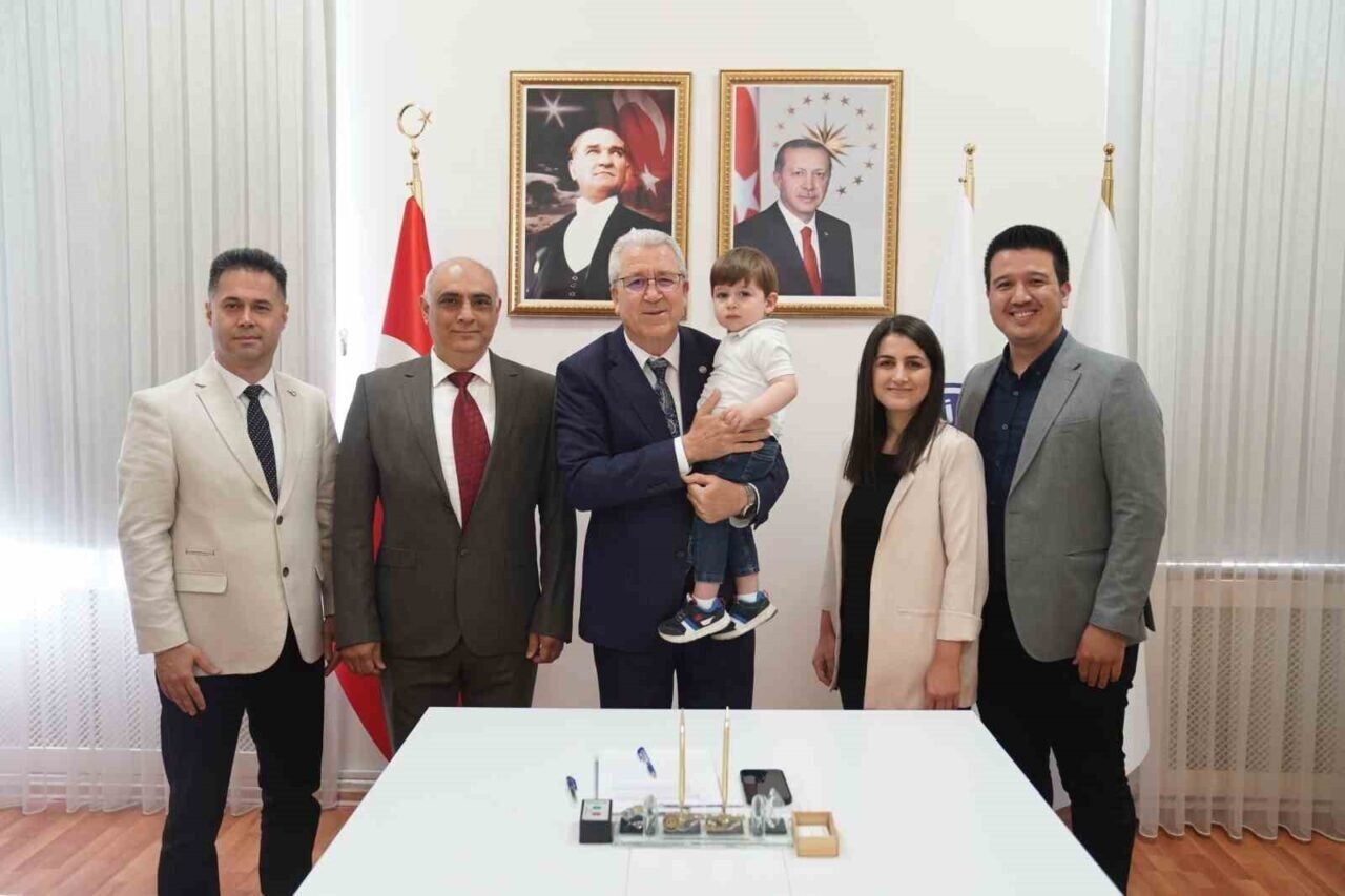 Ege Üniversitesi ortaklığında ‘Yapay zekâ destekli hibrit biyomekanik test cihazı’ geliştirildi Ege Üniversitesi ortaklığında ‘Yapay zekâ destekli hibrit biyomekanik test cihazı’ geliştirildi