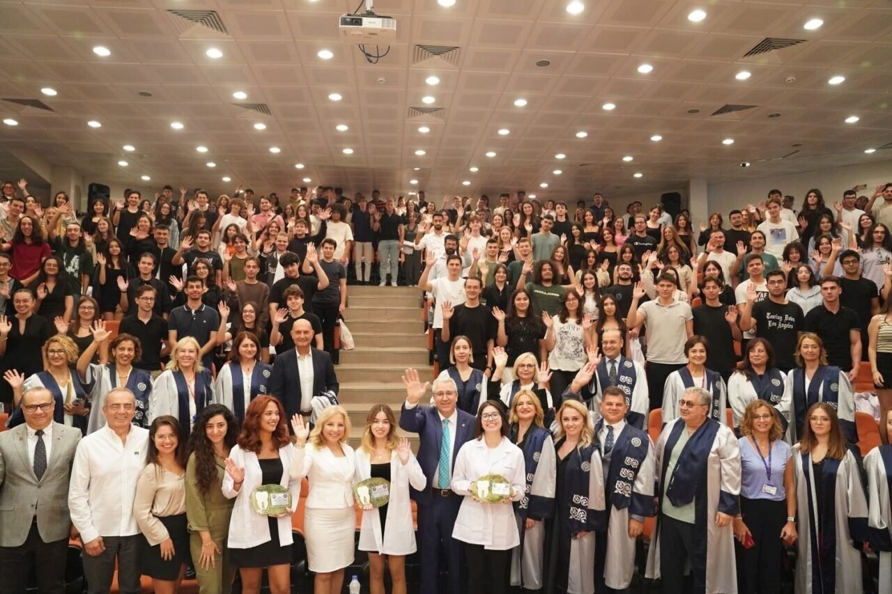 EÜ Diş Hekimliği Fakültesi, modern eğitimiyle geleceğin hekimlerini yetiştiriyor
