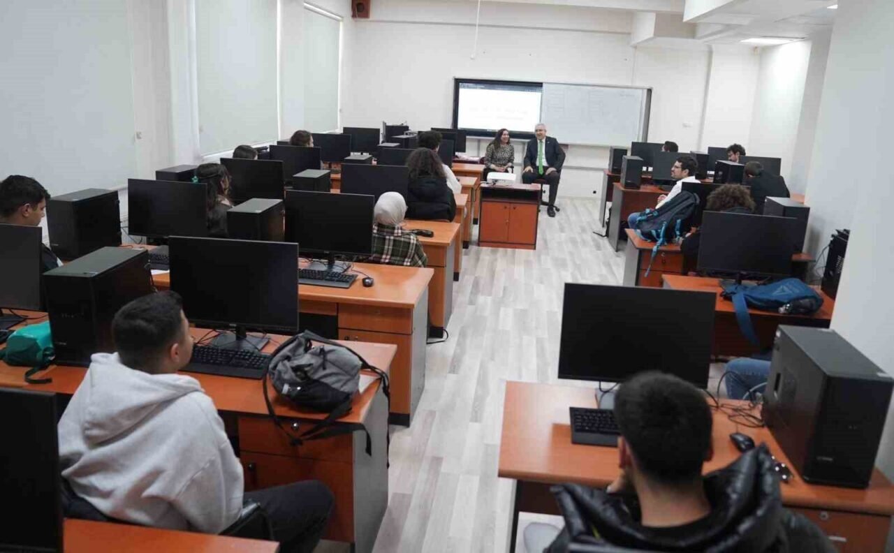 EÜ Siber Güvenlik Meslek Yüksekokulu yeni dijital savaşçılarını bekliyor