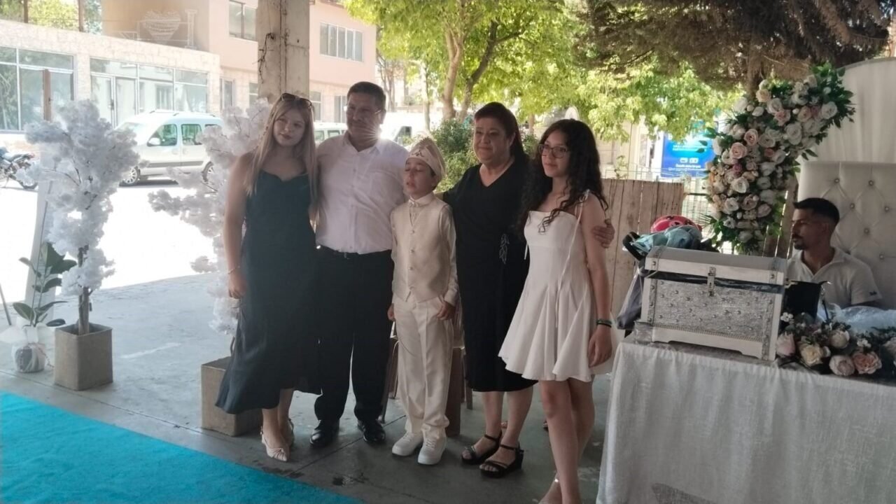 Fedakar dayı, kardeşinin emanetine sahip çıktı; Arın erkekliğe adım attı
