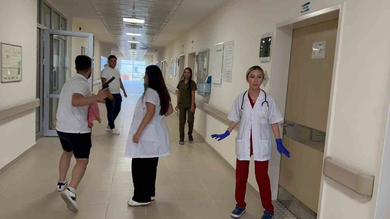 Gazipaşa Devlet Hastanesi’nde gerçeği aratmayan tatbikat