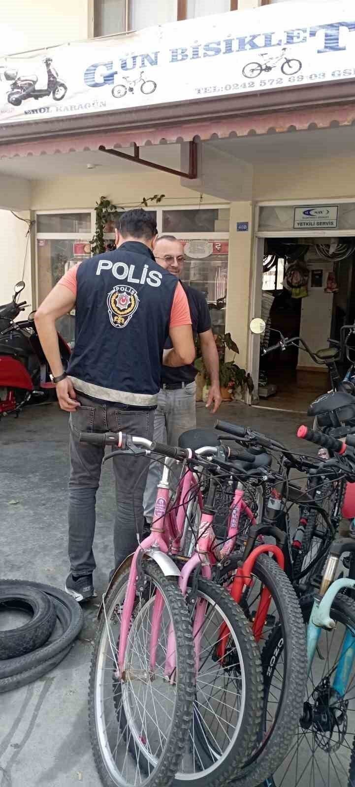 Gazipaşa’da motosiklet tamir ve yedek parça satışı yapan iş yerleri denetlendi Gazipaşa’da motosiklet tamir ve yedek parça satışı yapan iş yerleri denetlendi