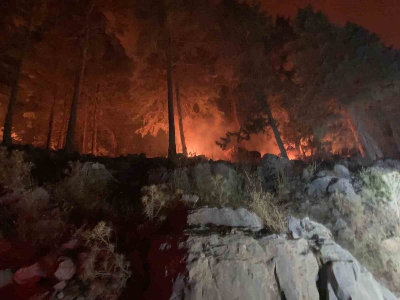 Gazipaşa’da yangın sebebiyle bir mahalle tedbir amaçlı tahliye edildi