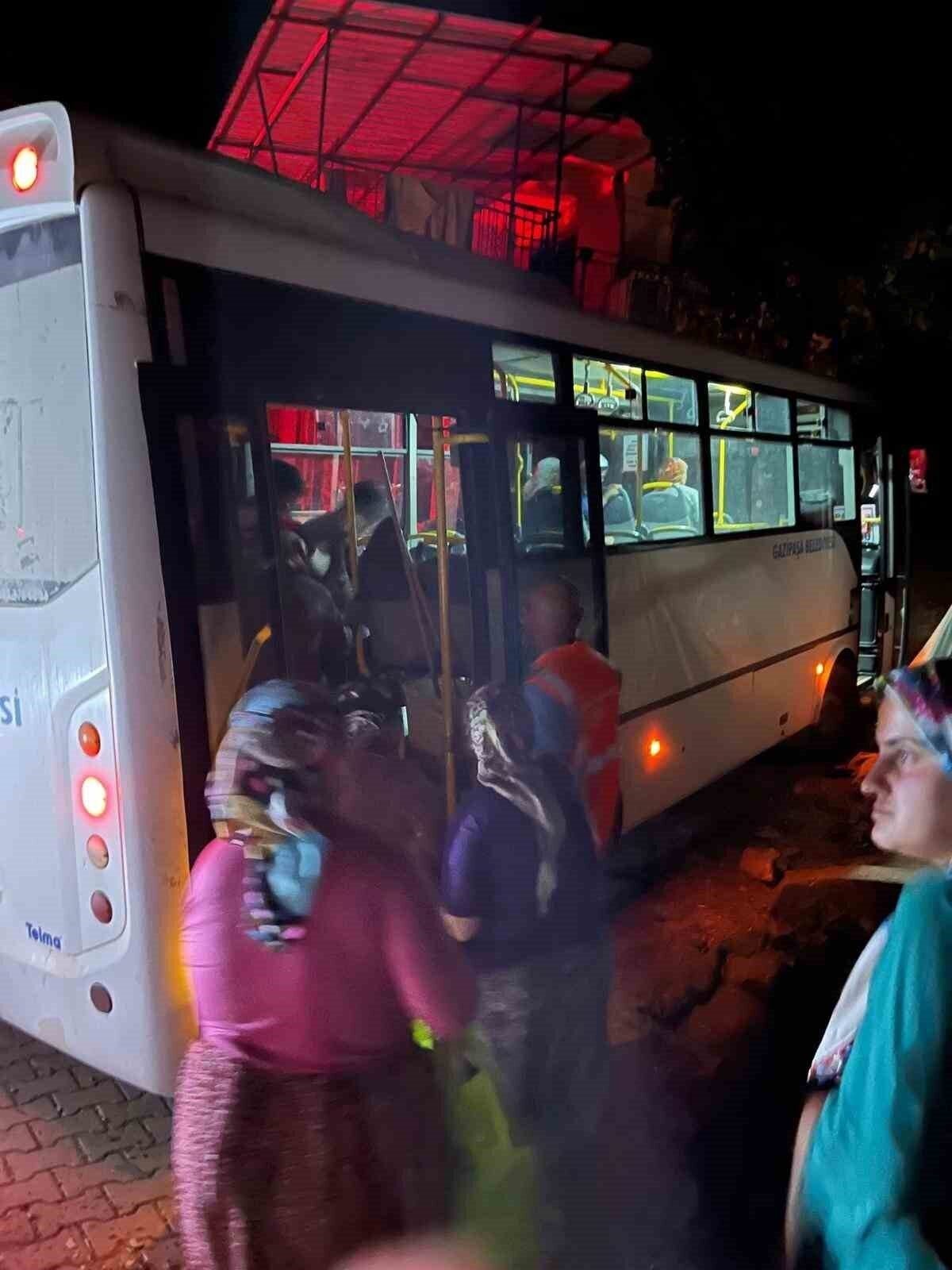 Gazipaşa’da yangın sebebiyle bir mahalle tedbir amaçlı tahliye edildi