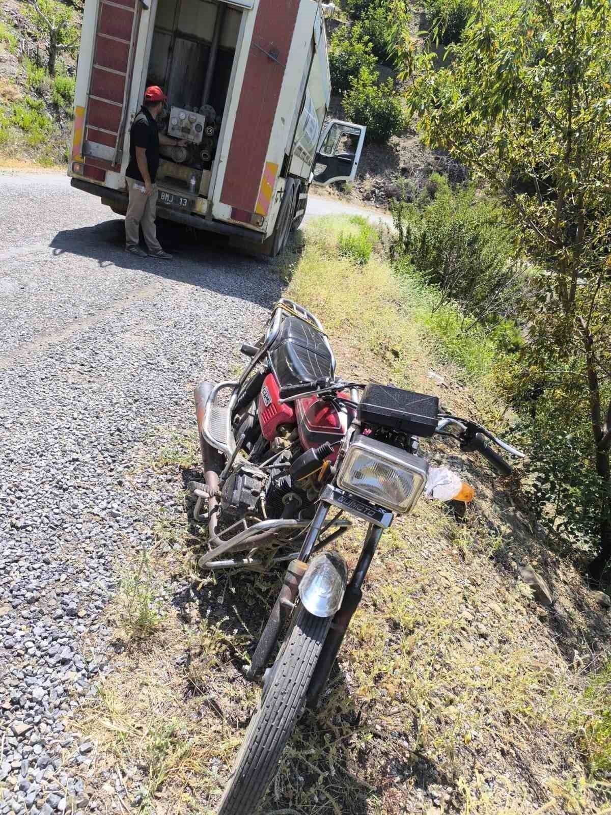 Gazipaşa’da yangınla mücadele eden vatandaş, su tankerinin altında kaldı
