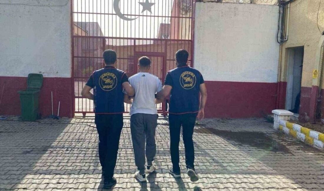 Aydın’ın Efeler ilçesinde uyuşturucu suçundan aranan 1 işi operasyona yakalandı.