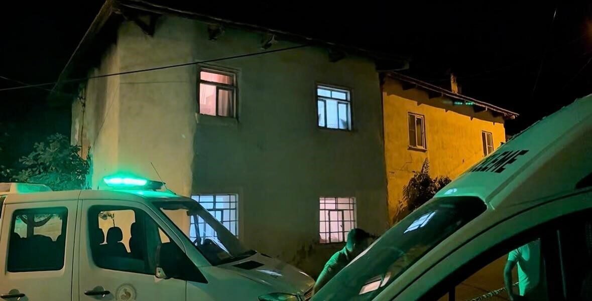 İşten dönen kadın evde iki kişinin cesediyle karşılaştı