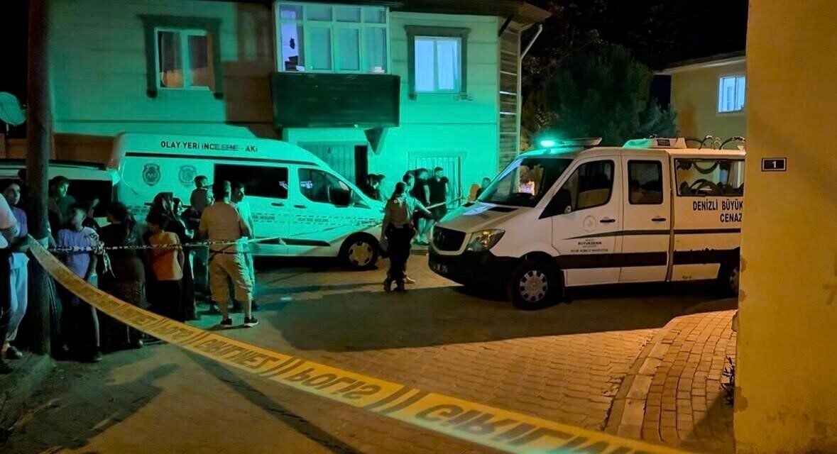 İşten dönen kadın evde iki kişinin cesediyle karşılaştı