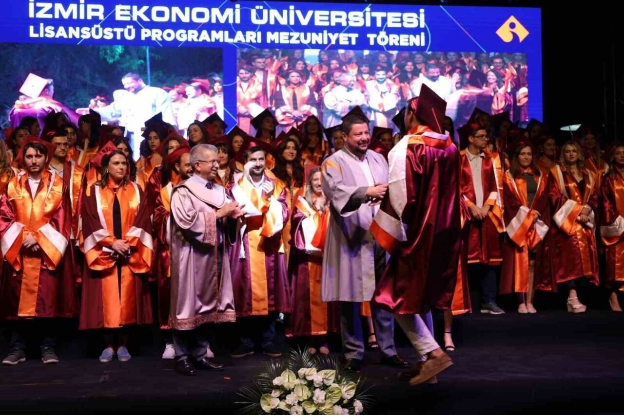 İzmir Ekonomi’den lisansüstü eğitimde ‘burs’ hamlesi