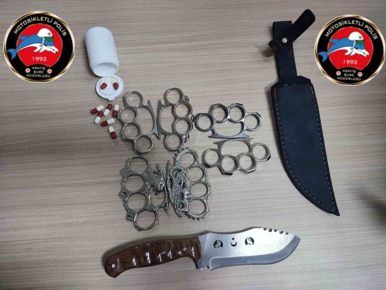 İzmir’de bir haftada 120 aranan şahıs yakalandı, 70 kişi tutuklandı İzmir’de bir haftada 120 aranan şahıs yakalandı, 70 kişi tutuklandı