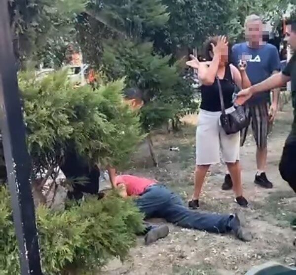 İzmir’de zabıtadan seyyar satıcıya dayak tepki çekti