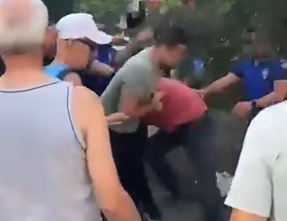 İzmir’de zabıtadan seyyar satıcıya dayak tepki çekti