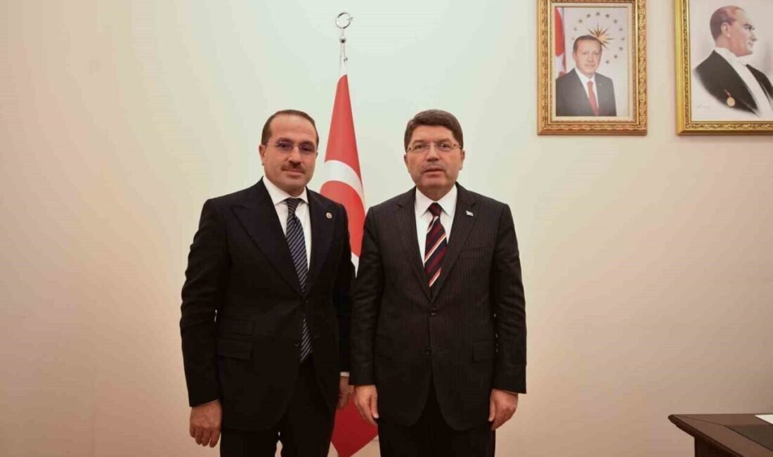 İzmir’e yeni adliye hizmet binası AK Parti İzmir Milletvekili Yaşar Kırkpınar, İzmir’de yargı mensupları için