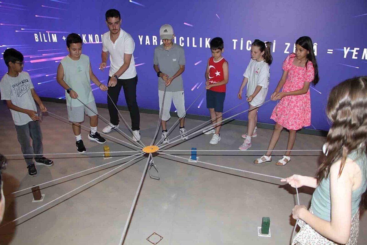 İzmir’in kalbinde dijital bir dünya: Çocuklar geleceği deneyimliyor