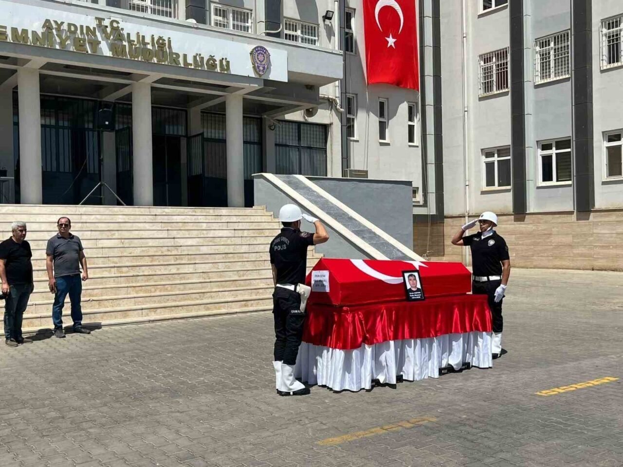 Kalp krizi geçirip hayatını kaybeden polis memuru için tören düzenlendi
