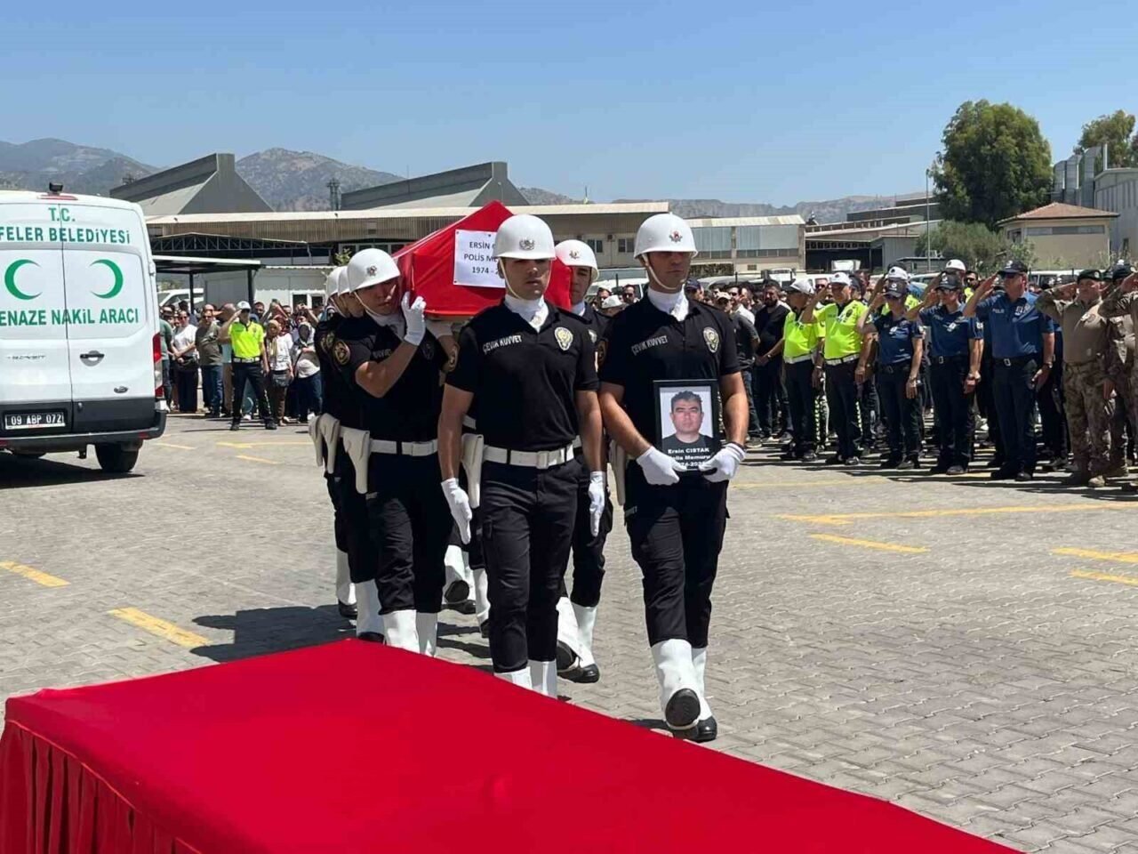 Kalp krizi geçirip hayatını kaybeden polis memuru için tören düzenlendi