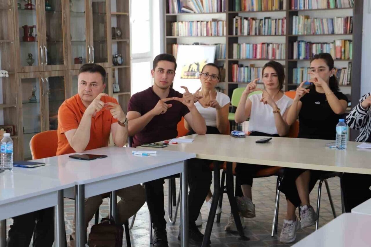 Kamu personeline işaret dili eğitimi