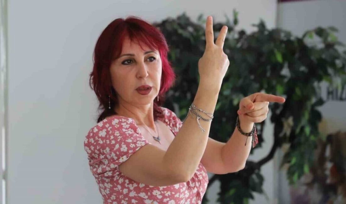Manisa’nın Alaşehir ilçesinde kamuda işleri olan işitme engellilere daha iyi