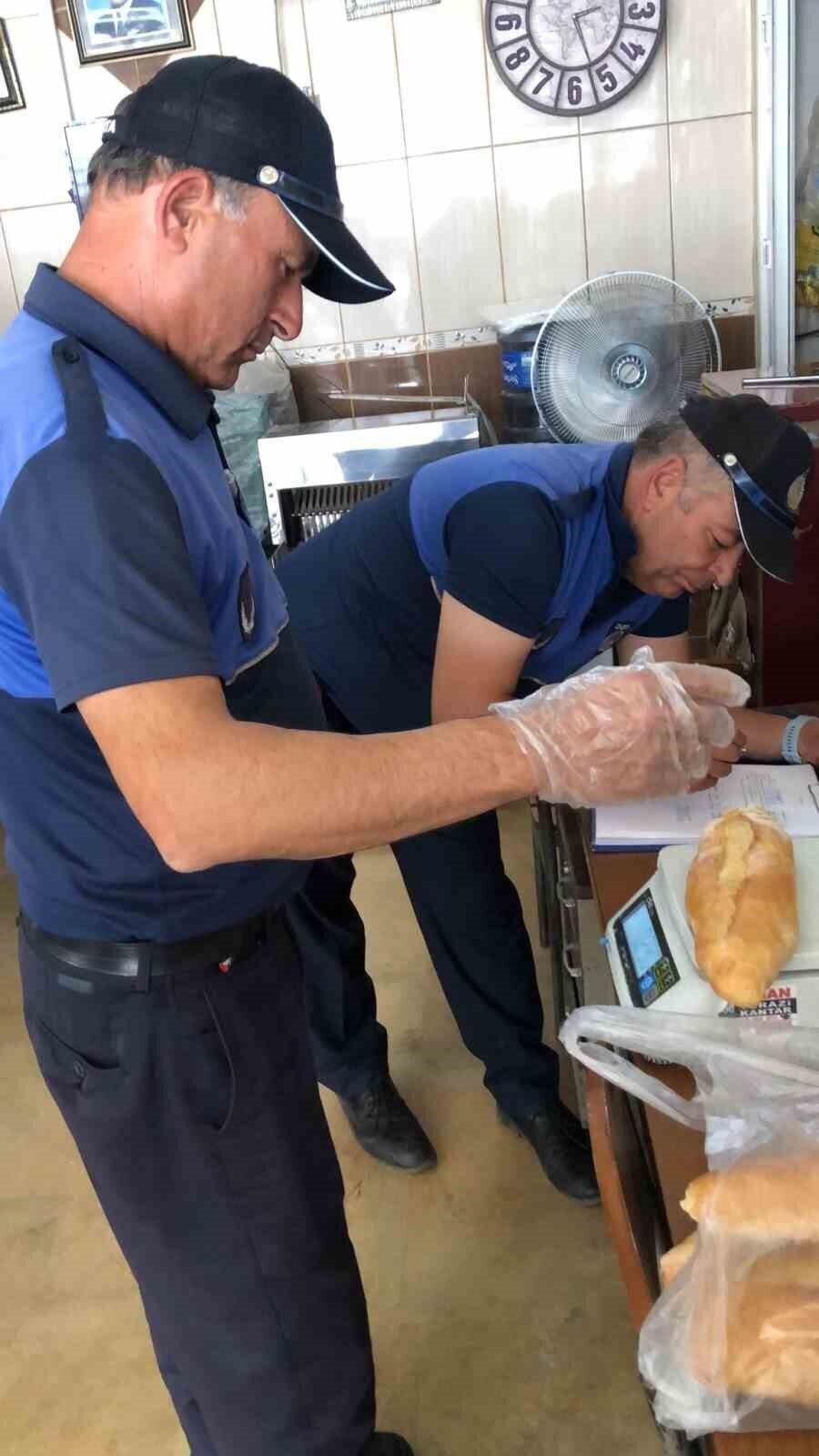 Karacasu’da fırınlara gramaj denetimi yapıldı Karacasu’da fırınlara gramaj denetimi yapıldı