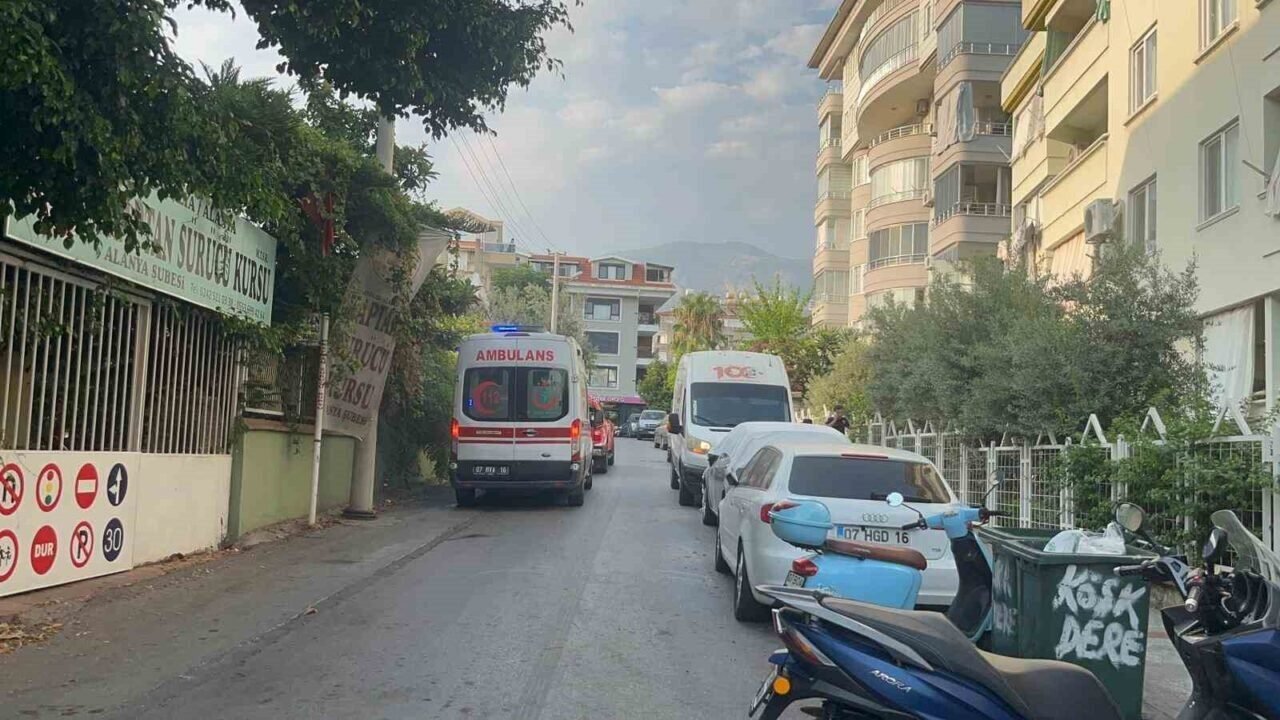 Kargo minibüsünde uyuyakalan sürücü ekipleri alarma geçirdi