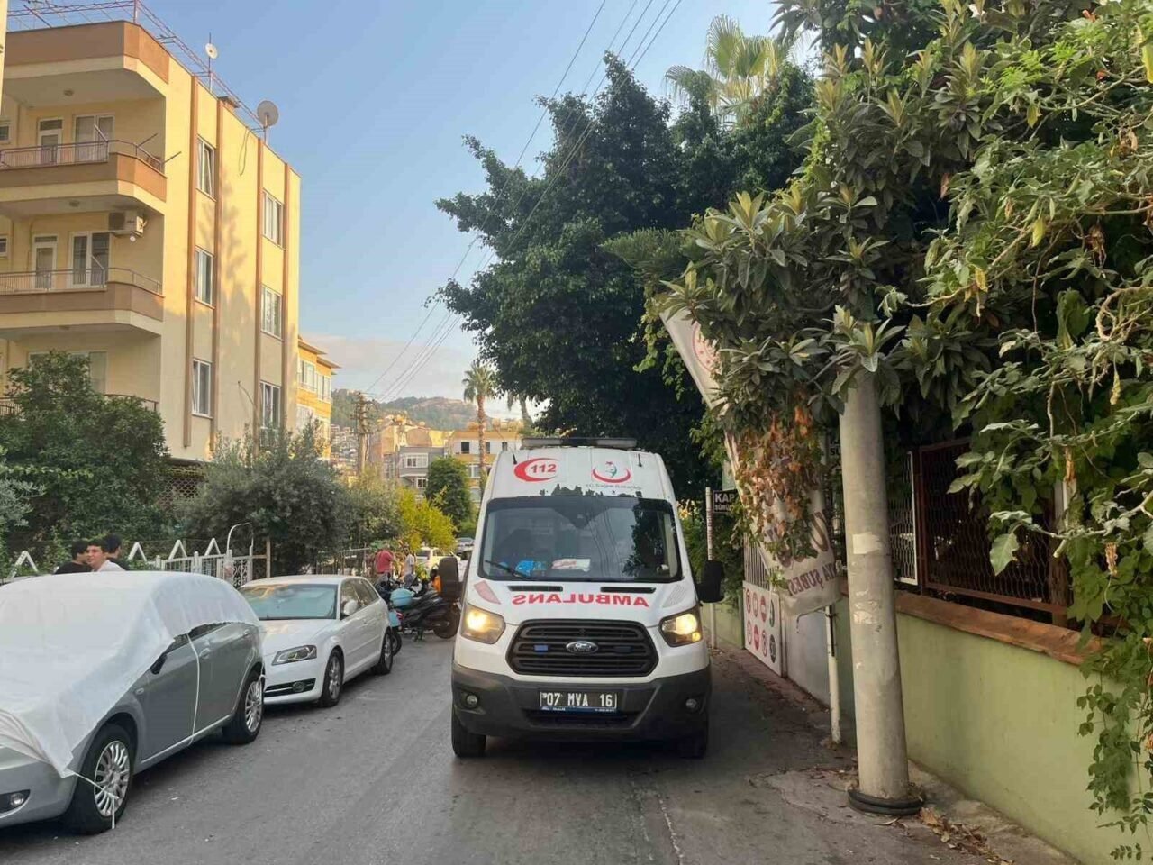 Kargo minibüsünde uyuyakalan sürücü ekipleri alarma geçirdi