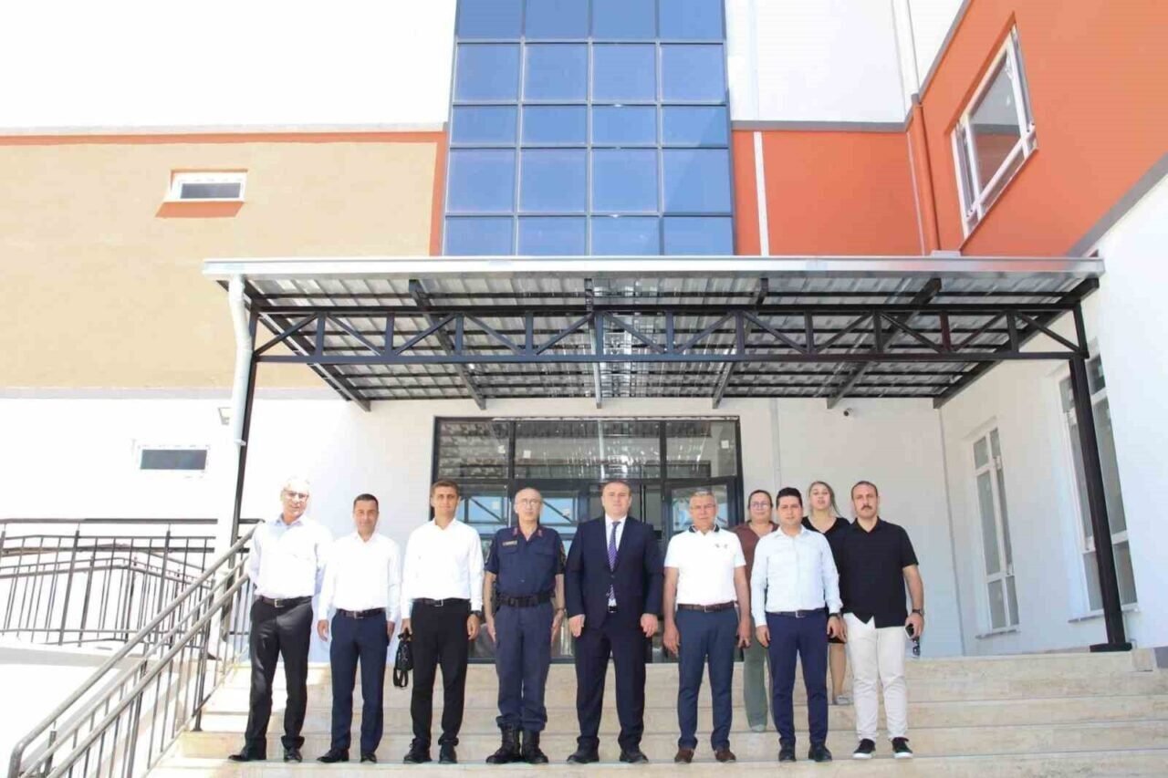 Kaymakam Taş, Köşk Adnan Menderes İlkokulu inşaatında incelemede bulundu Kaymakam Taş, Köşk Adnan Menderes İlkokulu inşaatında incelemede bulundu