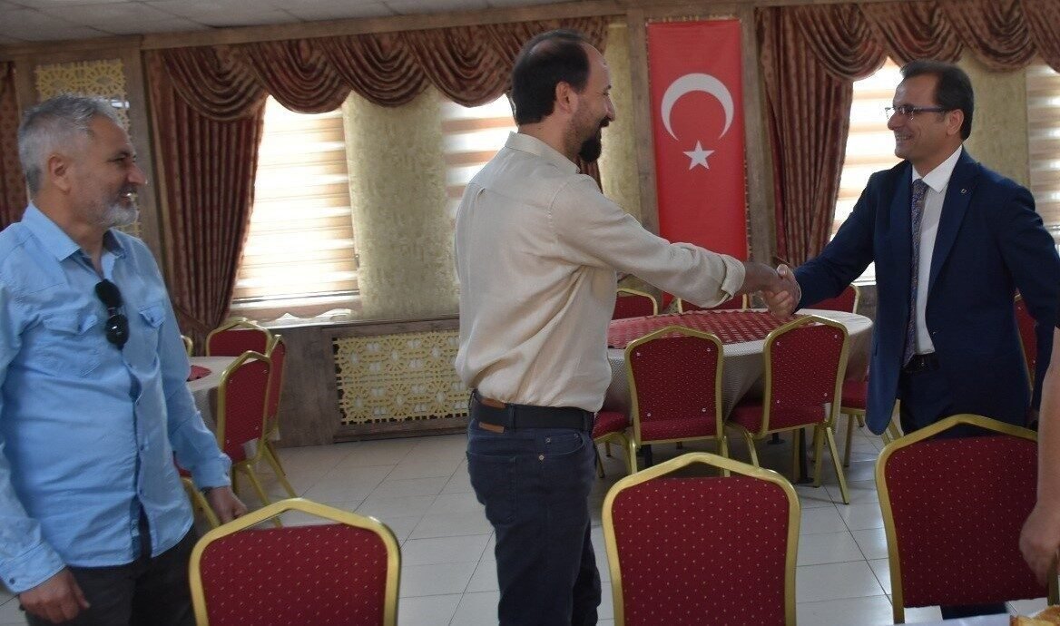 Kaymakamı Güldoğan, Salihli basınını unutmadı