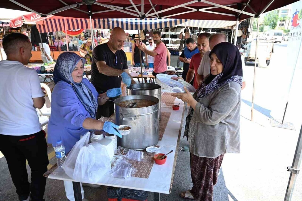Kemer Belediyesi’nden aşure ikramı