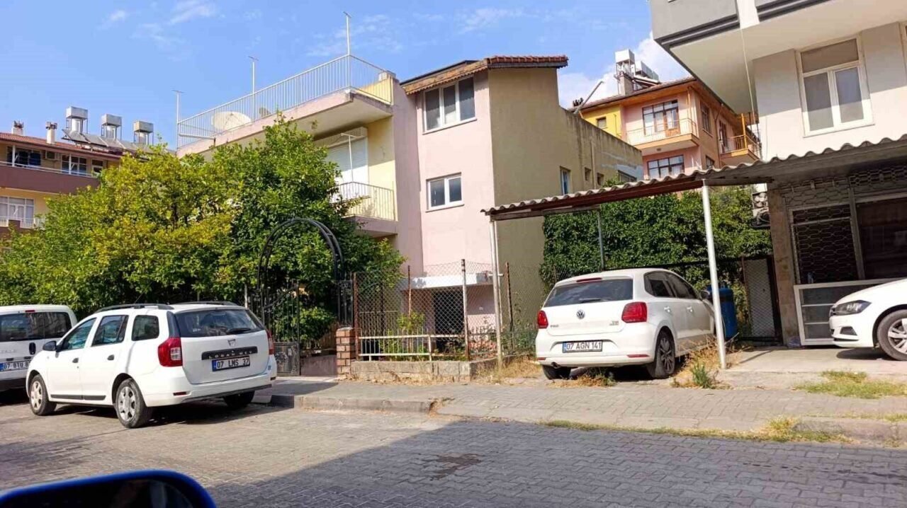Kız kardeşi tarafından evinde ölü halde bulundu