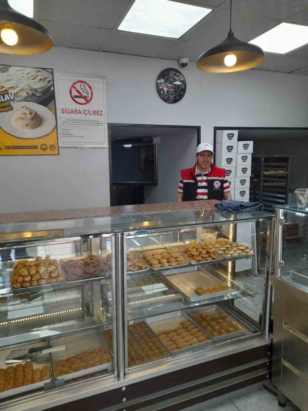 Koçarlı’da tatlı ve dondurma işletmelerine eş zamanlı denetim