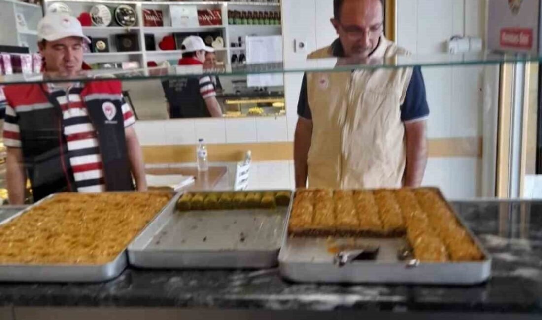 Aydın’ın Koçarlı ilçesinde tatlı ve dondurma satışı yapan iş yerlerine