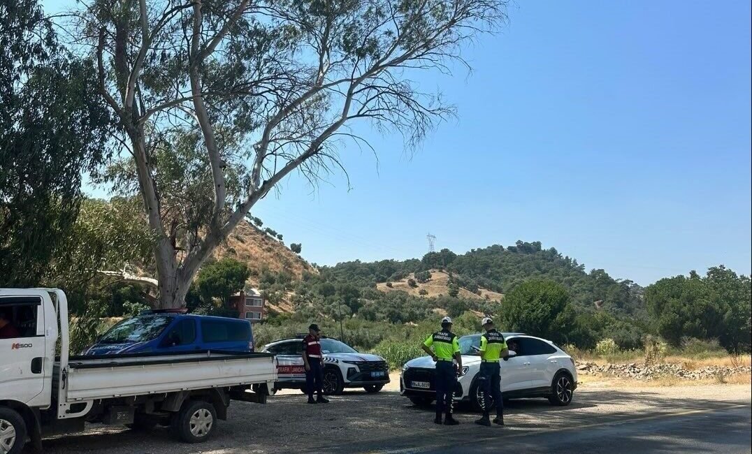 Aydın İl Jandarma Komutanlığı Trafik Jandarması ekipleri, trafik kazalarının önüne